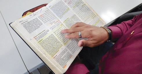 „Straciłem swój kraj. Straciłem córki, straciłem swoją kulturę”. Poruszające świadectwo Jemeńczyka, który odnalazł Jezusa