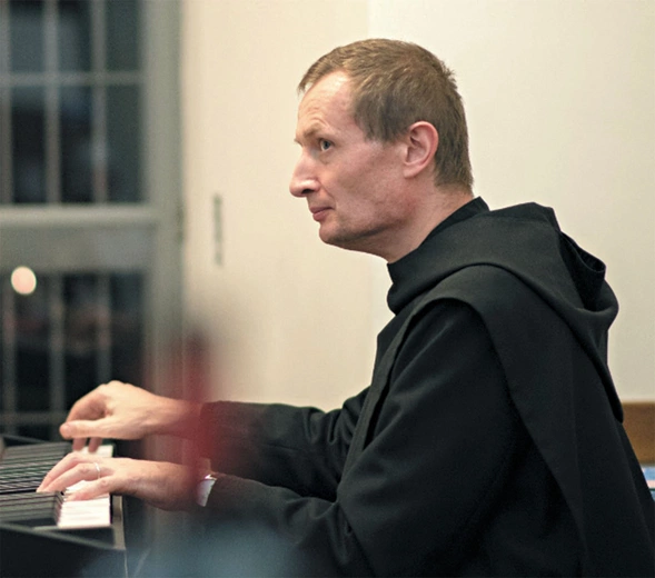 Co łączy muzykę Chopina i Regułę św. Benedykta? Rozmowa z o. Bernardem Sawickim OSB