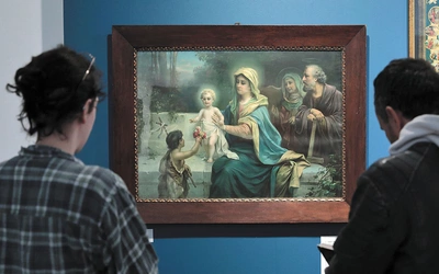 Oleodruki – nabożny kicz czy świadectwo autentycznej religijności? Zwiedzamy wystawę „Święci na sprawy wszelkie” 