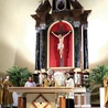 Nowy ołtarz zmienił wystrój wnętrza. Został on poświęcony przez abp.  Budzika podczas uroczystej Eucharystii 4 października. 