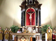 Nowy ołtarz zmienił wystrój wnętrza. Został on poświęcony przez abp.  Budzika podczas uroczystej Eucharystii 4 października. 