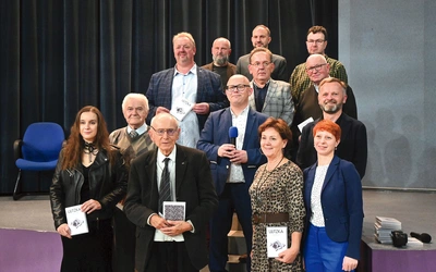 Po premierze podziękowano tym, którzy współtworzyli  ten dokument. 