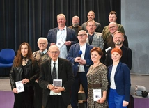 Po premierze podziękowano tym, którzy współtworzyli  ten dokument. 