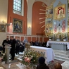 W spotkaniu uczestniczyło  ok. 1400 osób. Pielgrzymkę zakończyła modlitwa różańcowa, którą poprowadzili płoccy klerycy.