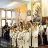 Dzieci z bedlneńskiej SP opowiadały i śpiewały o swoim patronie.