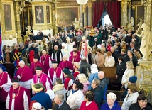 W świętowaniu uczestniczyła rzesza wiernych.