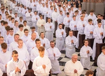 Nowi lektorzy i ceremoniarze są zaproszeni do kontynuacji formacji oraz zdobywania nowych kompetencji podczas dni skupienia połączonych z kursem animatora służby liturgicznej.