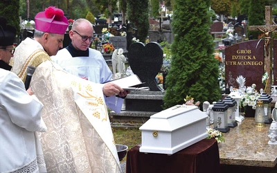 W modlitwie powierzano również osierocone rodziny. 