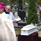 W modlitwie powierzano również osierocone rodziny. 