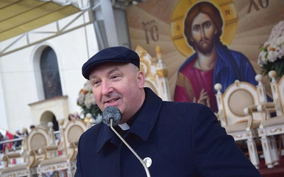 Uczestnikiem pielgrzymki był ks. D. Kowalczyk, prezes zarządu Fundacji DNT.