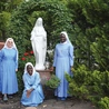 Od lewej: s. M. Józefa, s. M. Agnès i s. M. Catherine przy ul. Czarnoleskiej we Wrocławiu.