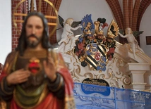 Koszty drugiego etapu renowacji to bagatela 750 tys. złotych. 600 tys. zł to dotacja ze środków Ministerstwa Kultury i Dziedzictwa Narodowego, 50 tys. zł – środki z budżetu miasta Żary, a 15 tys. – wsparcie Urzędu Marszałkowskiego. Reszta to wkład własny parafii.