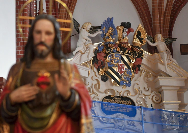 Koszty drugiego etapu renowacji to bagatela 750 tys. złotych. 600 tys. zł to dotacja ze środków Ministerstwa Kultury i Dziedzictwa Narodowego, 50 tys. zł – środki z budżetu miasta Żary, a 15 tys. – wsparcie Urzędu Marszałkowskiego. Reszta to wkład własny parafii.