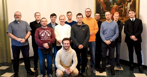 Najmłodszy z kandydatów do kapłaństwa ma 18 lat, najstarszy zaś – 48. Nie przeszkadza im to jednak w budowaniu braterskich więzi.