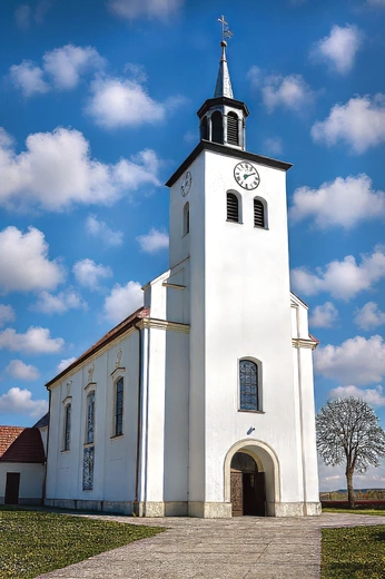 Dzisiejsza świątynia została zbudowana w latach 1733–1740.