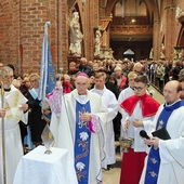 Pielgrzymka ta jest co roku najliczniejszą diecezjalną grupą, która przybywa do Matki Bożej Pokornej w Rudach. 