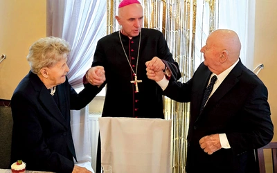 Jubilaci z bp. Andrzejem Iwaneckim.  