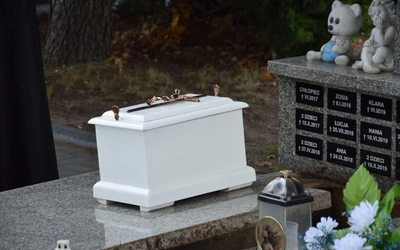 Odbył się pogrzeb dzieci nienarodzonych