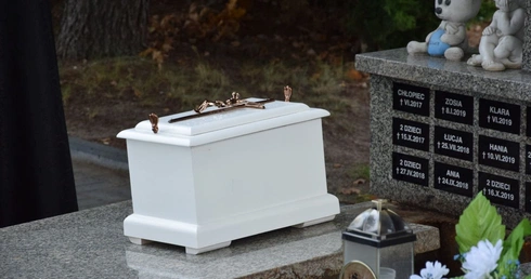 Odbył się pogrzeb dzieci nienarodzonych