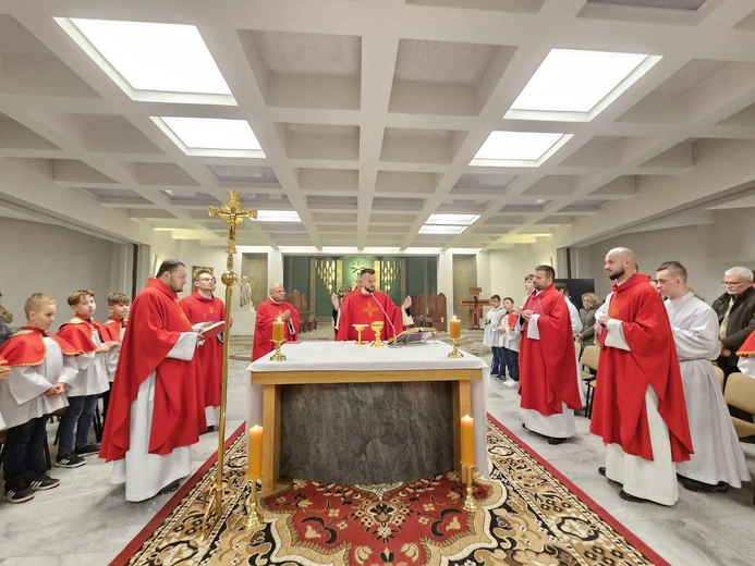 Kto zbierze niedzielną składkę?