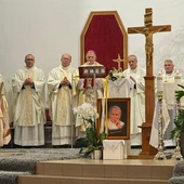 Abp Mokrzycki ofiarował relikwie św. Jana Pawła II