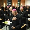 Biskupi podczas spotkania episkopatu