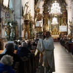 Pielgrzymka chorych, a także uczniów szkoły imienia św. Jadwigi u swojej patronki