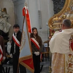 Pielgrzymka chorych, a także uczniów szkoły imienia św. Jadwigi u swojej patronki