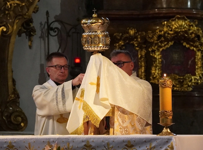 Pielgrzymka chorych, a także uczniów szkoły imienia św. Jadwigi u swojej patronki
