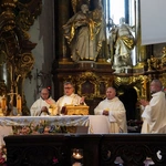 Pielgrzymka chorych, a także uczniów szkoły imienia św. Jadwigi u swojej patronki