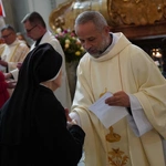 Pielgrzymka chorych, a także uczniów szkoły imienia św. Jadwigi u swojej patronki