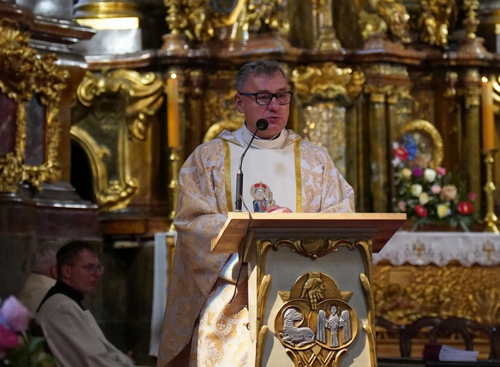 Pielgrzymka chorych, a także uczniów szkoły imienia św. Jadwigi u swojej patronki