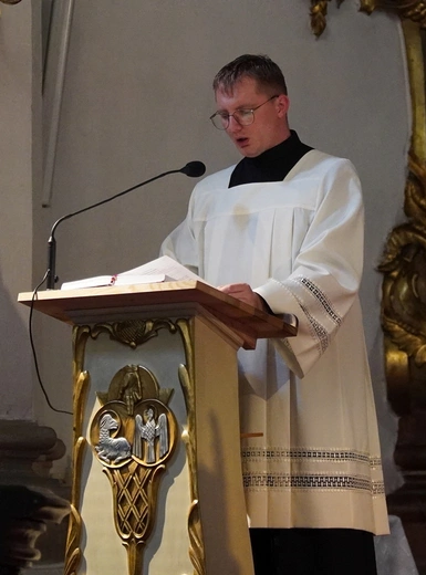 Pielgrzymka chorych, a także uczniów szkoły imienia św. Jadwigi u swojej patronki
