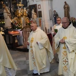 Pielgrzymka chorych, a także uczniów szkoły imienia św. Jadwigi u swojej patronki