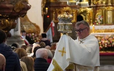 Pielgrzymka chorych, a także uczniów szkoły imienia św. Jadwigi u swojej patronki