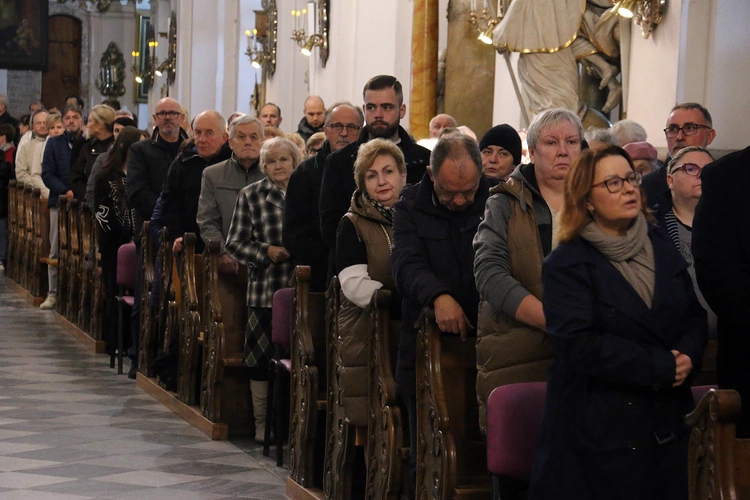 Pielgrzymka mieszkańców Trzebnicy do grobu św. Jadwigi Śląskiej - poświęcenie sztandaru gminy