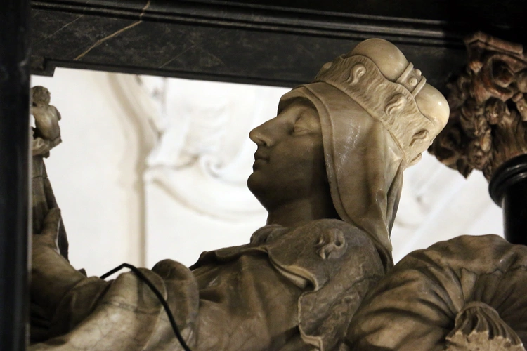 Pielgrzymka mieszkańców Trzebnicy do grobu św. Jadwigi Śląskiej - poświęcenie sztandaru gminy