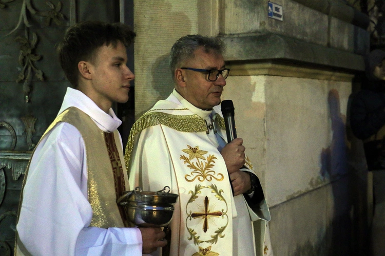 Pielgrzymka mieszkańców Trzebnicy do grobu św. Jadwigi Śląskiej - poświęcenie sztandaru gminy