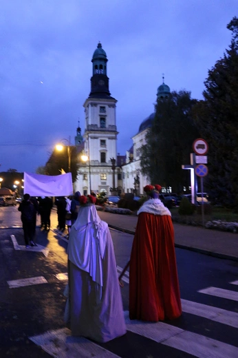 Pielgrzymka mieszkańców Trzebnicy do grobu św. Jadwigi Śląskiej - poświęcenie sztandaru gminy
