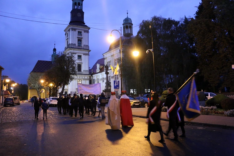 Pielgrzymka mieszkańców Trzebnicy do grobu św. Jadwigi Śląskiej - poświęcenie sztandaru gminy