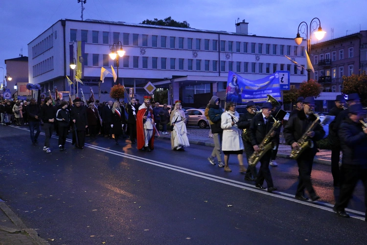 Pielgrzymka mieszkańców Trzebnicy do grobu św. Jadwigi Śląskiej - poświęcenie sztandaru gminy
