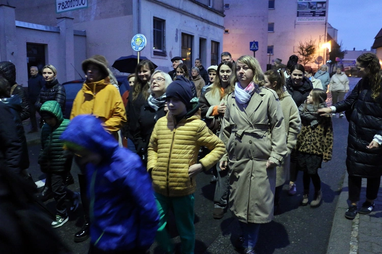 Pielgrzymka mieszkańców Trzebnicy do grobu św. Jadwigi Śląskiej - poświęcenie sztandaru gminy