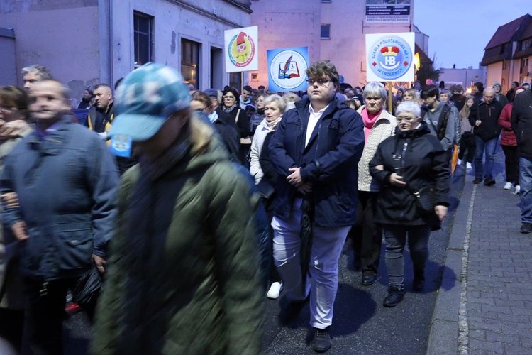 Pielgrzymka mieszkańców Trzebnicy do grobu św. Jadwigi Śląskiej - poświęcenie sztandaru gminy