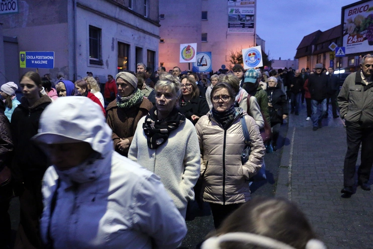 Pielgrzymka mieszkańców Trzebnicy do grobu św. Jadwigi Śląskiej - poświęcenie sztandaru gminy