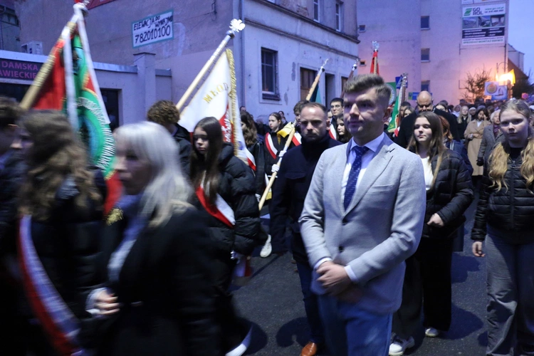 Pielgrzymka mieszkańców Trzebnicy do grobu św. Jadwigi Śląskiej - poświęcenie sztandaru gminy