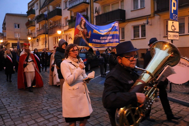 Pielgrzymka mieszkańców Trzebnicy do grobu św. Jadwigi Śląskiej - poświęcenie sztandaru gminy