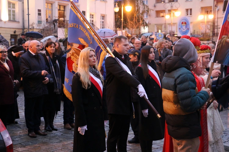 Pielgrzymka mieszkańców Trzebnicy do grobu św. Jadwigi Śląskiej - poświęcenie sztandaru gminy