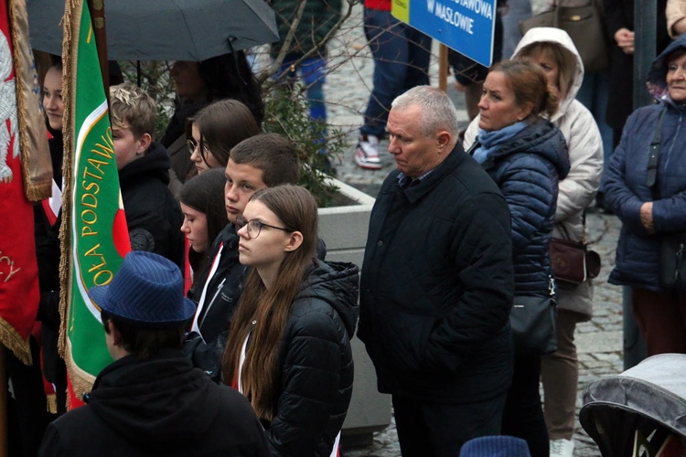 Pielgrzymka mieszkańców Trzebnicy do grobu św. Jadwigi Śląskiej - poświęcenie sztandaru gminy