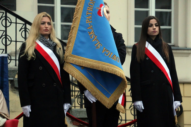 Pielgrzymka mieszkańców Trzebnicy do grobu św. Jadwigi Śląskiej - poświęcenie sztandaru gminy
