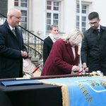Pielgrzymka mieszkańców Trzebnicy do grobu św. Jadwigi Śląskiej - poświęcenie sztandaru gminy